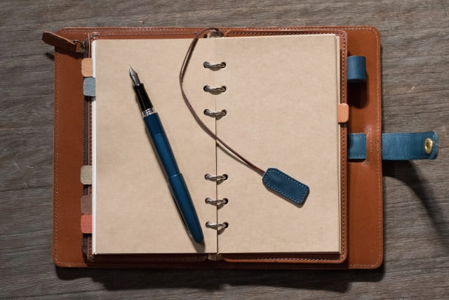 万年筆と手帳